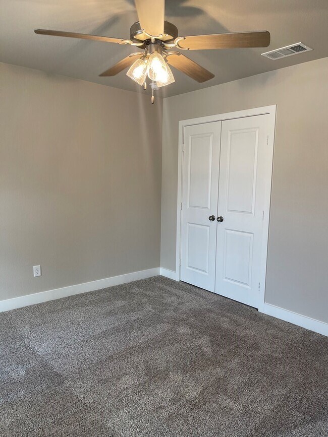 Building Photo - 1121 Masquerade Blvd