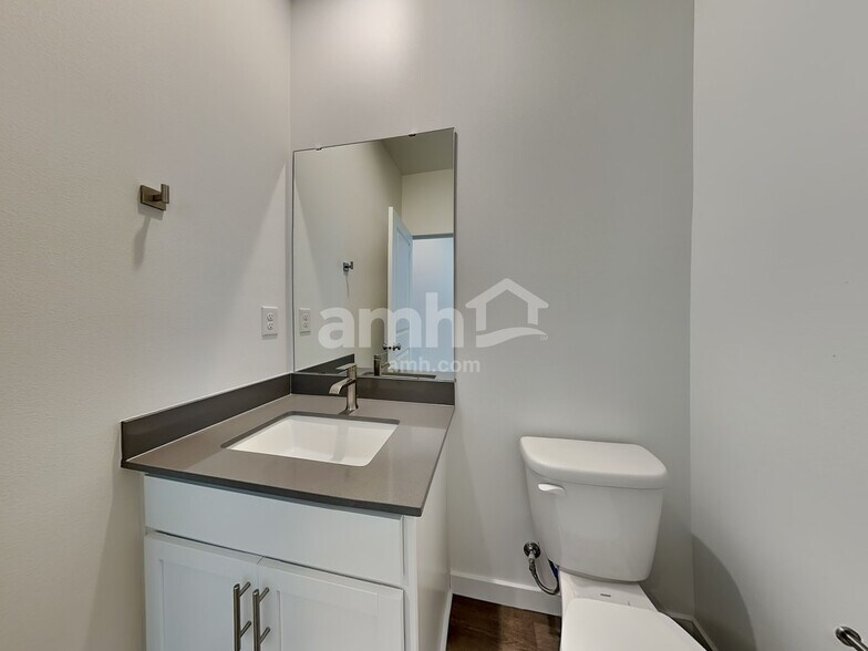 Building Photo - 5109 Turnstone St SE