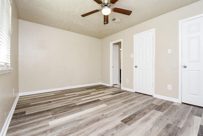 Building Photo - 15222 Morning Dove Dr