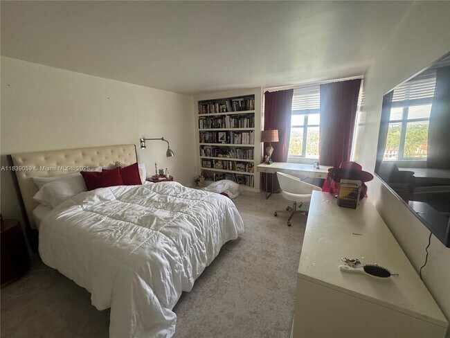Building Photo - 5750 Collins Ave