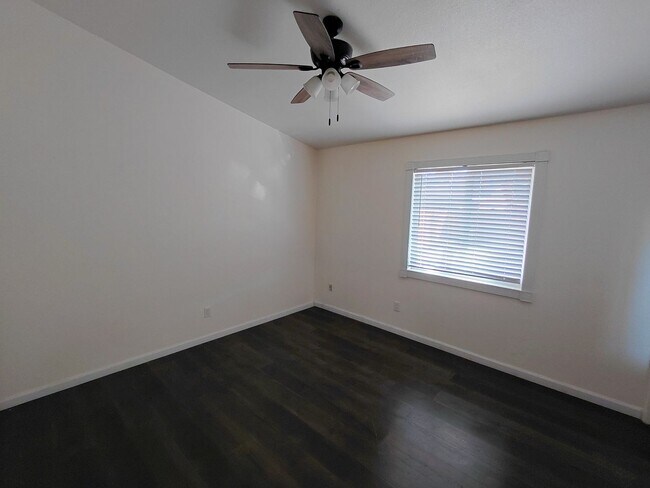 Building Photo - Modern Comfort Meets Family-Friendly Living in a Great Neighborhood