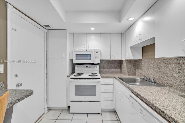 Building Photo - 5005 Collins Ave