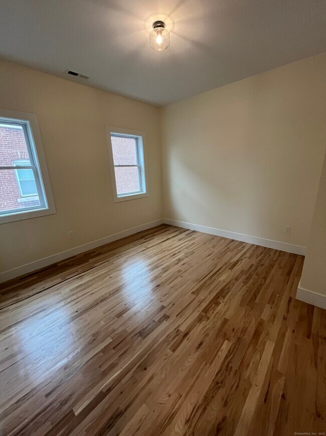 Building Photo - 115 Belden St