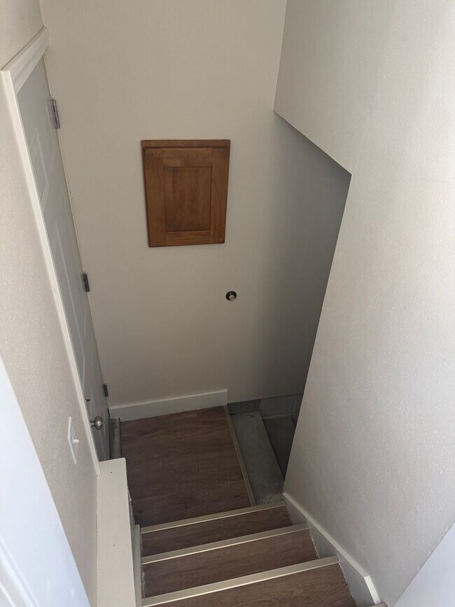 Building Photo - Newly Renovated 2 Bedroom Home Available f...
