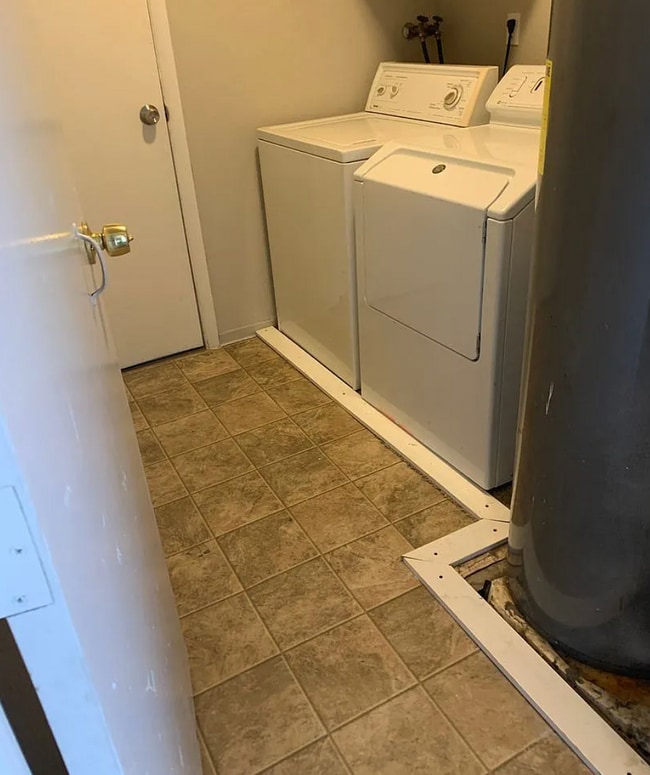 Building Photo - 2 Bed, 1 Bath Duplex