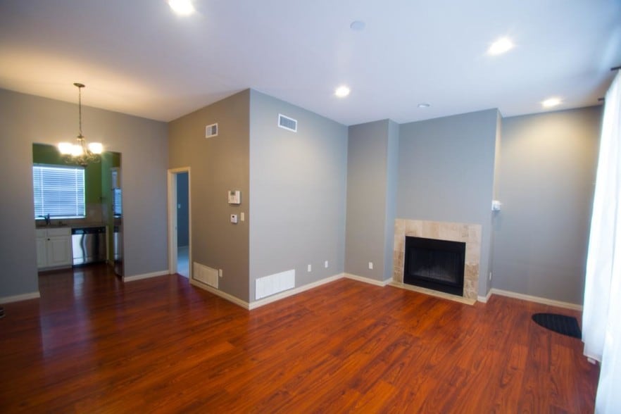 Living room - 1818 N Fitzhugh Ave