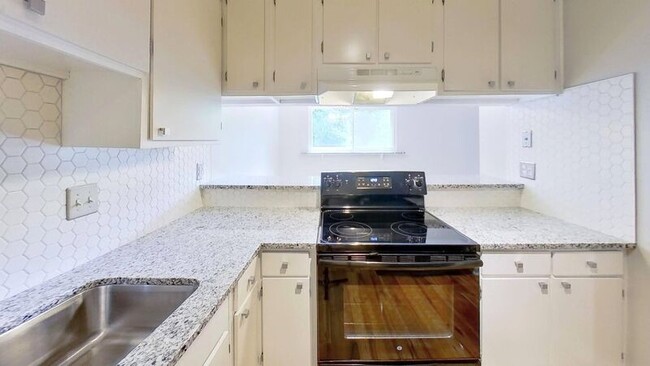 Building Photo - 1605 Merry Oaks Rd