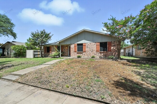 Building Photo - 1827 Paxton Dr