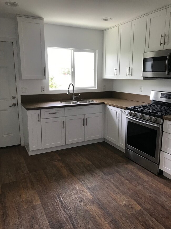 Building Photo - Spacious Dual-Unit Home in Prime Echo Park Location *Close to Dodger Stadium*