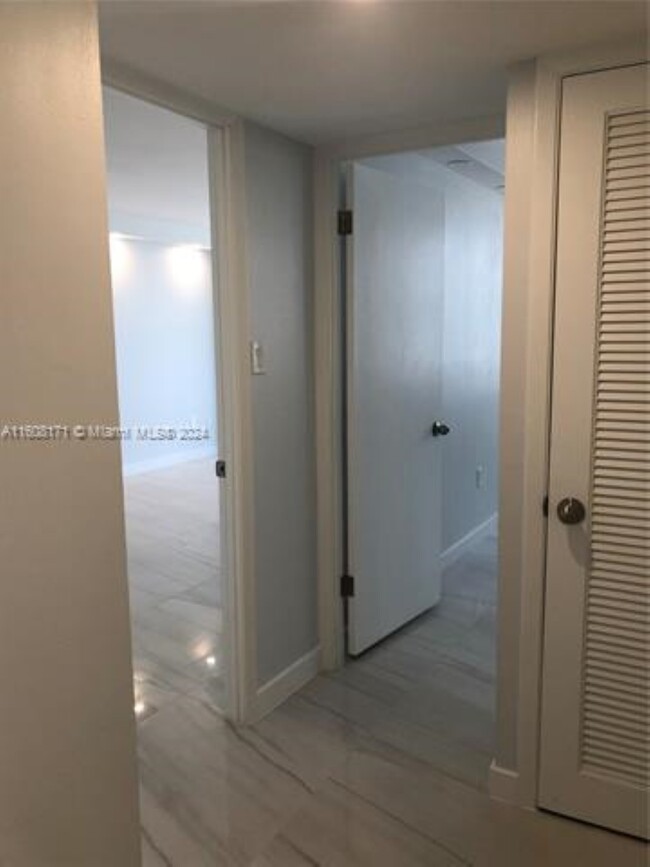 Building Photo - 18051 Biscayne Blvd