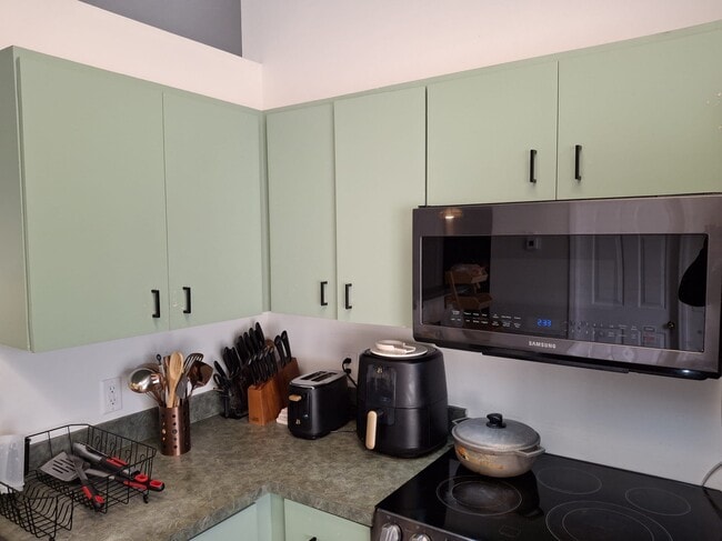 Building Photo - 385 Toledo St