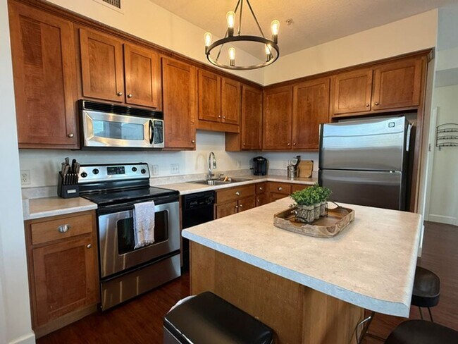 Building Photo - 135 E Prairie Ave