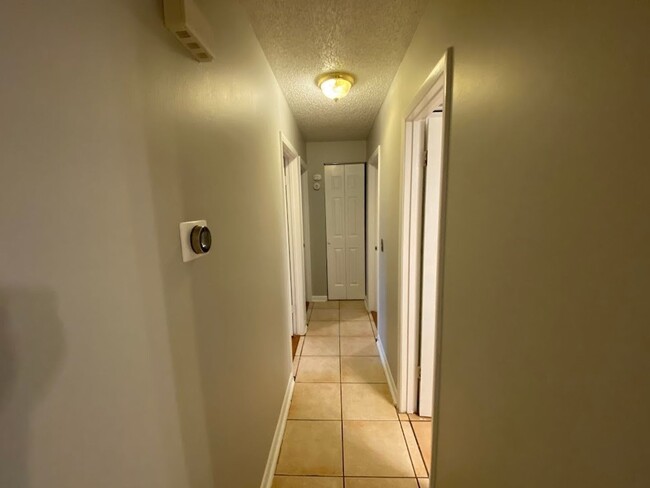 Building Photo - 3 Bedroom 2 Bath Home in Edgewater for RENT!