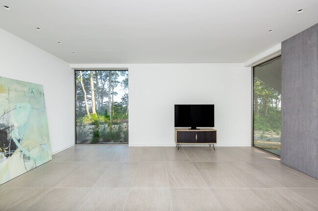 Building Photo - 47L S Ferry Rd