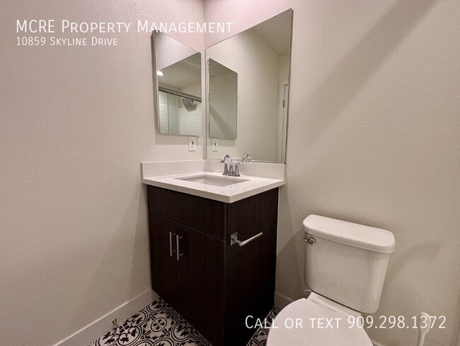 Building Photo - 10859 Skyline Dr