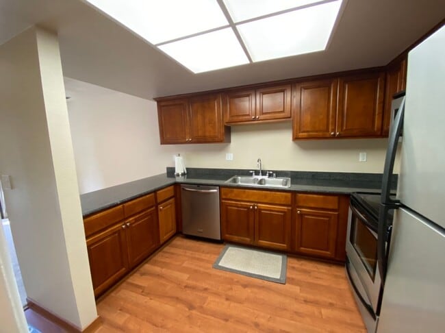 Building Photo - Two bedroom condo in Gated Community with ...