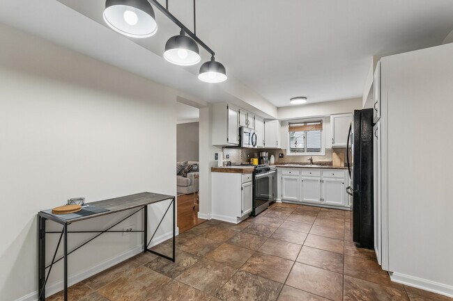 Building Photo - 298 Danbury Dr