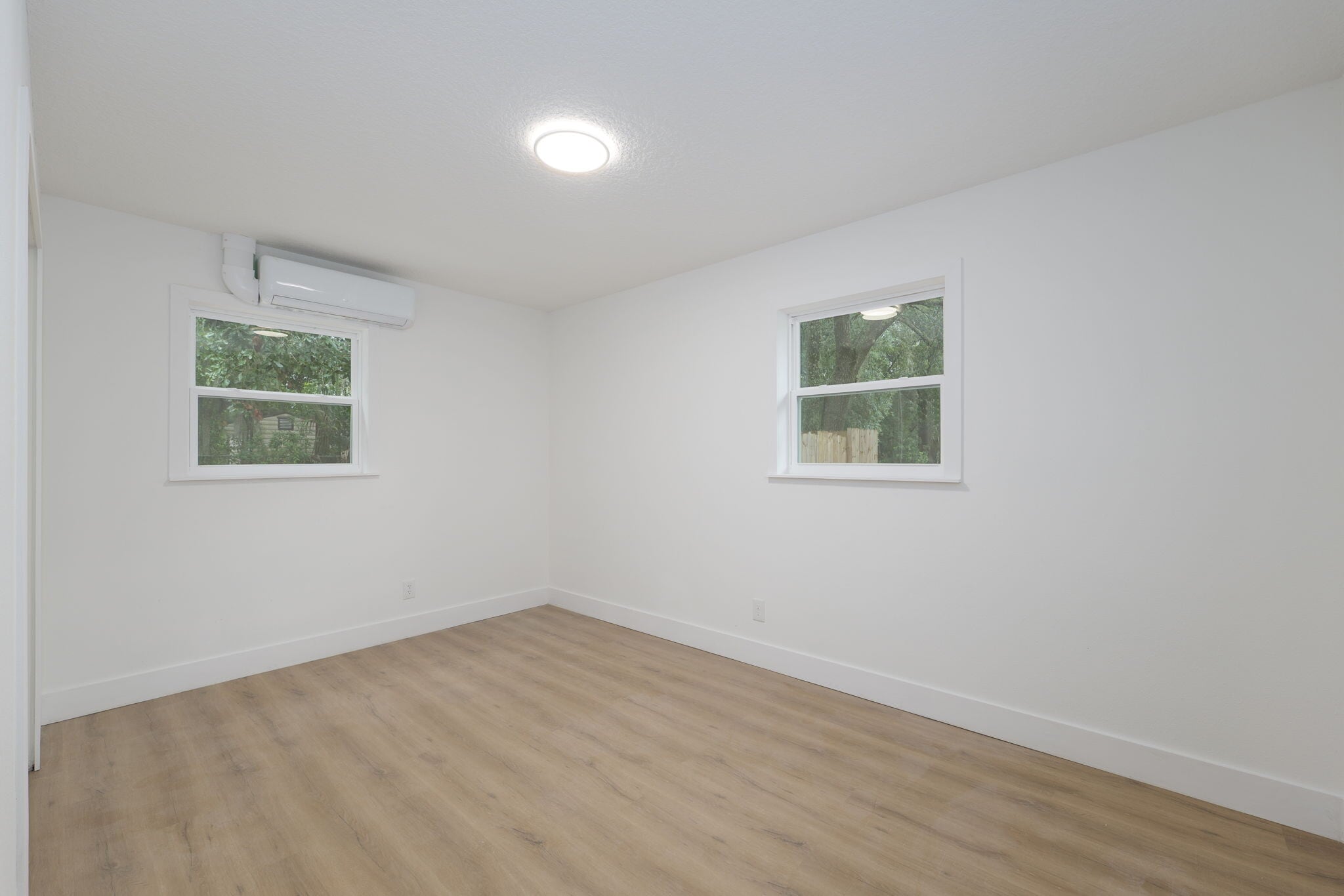 Building Photo - 8514 Oak Leaf Rd