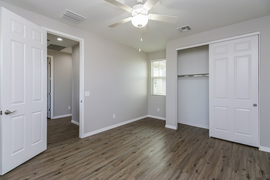 Building Photo - 1035 S Agnes Ln