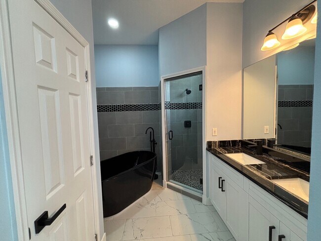 Building Photo - 6051 82nd Terrace N