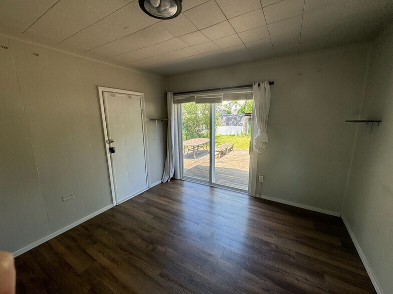 Building Photo - 109 E. 15th Street