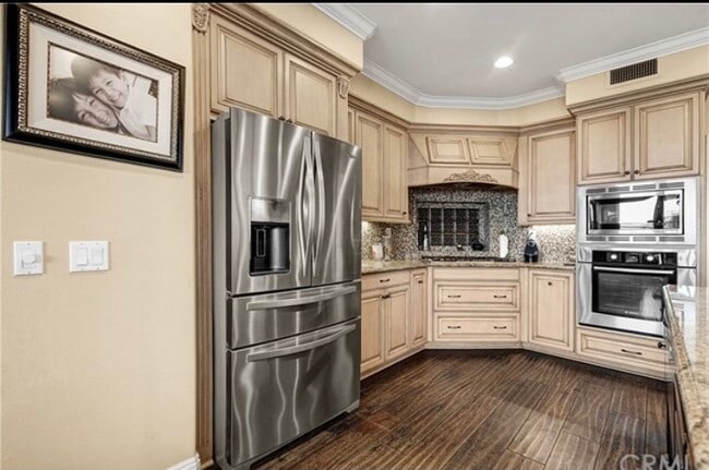 Building Photo - 9 Marisol