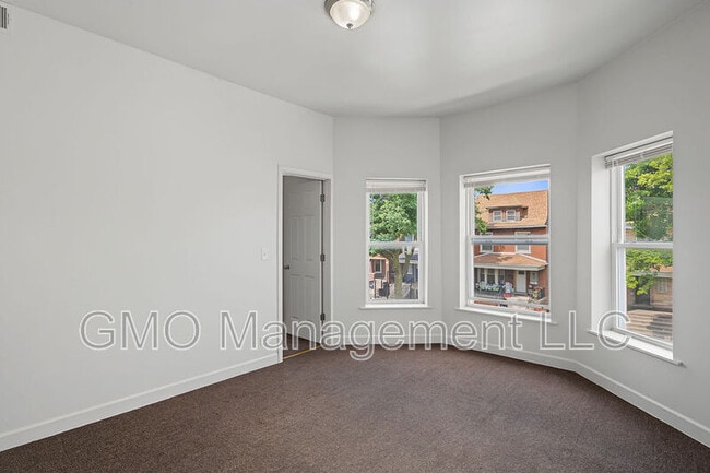 Building Photo - 4341 W Gladys Ave
