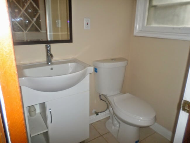 Building Photo - Lovely Ranch house available