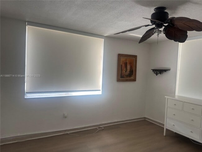 Building Photo - 713 Collins Ave