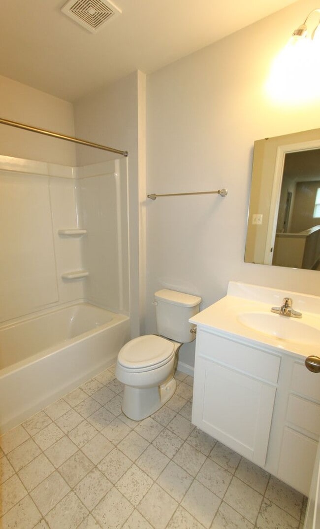 Building Photo - 4 Bed, 2.5 Single Family Home in Bunker Hi...