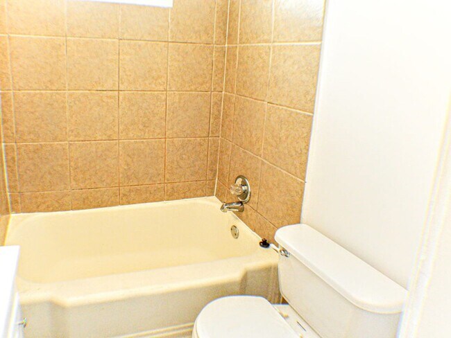 Building Photo - Point Breeze Three Bedroom Home