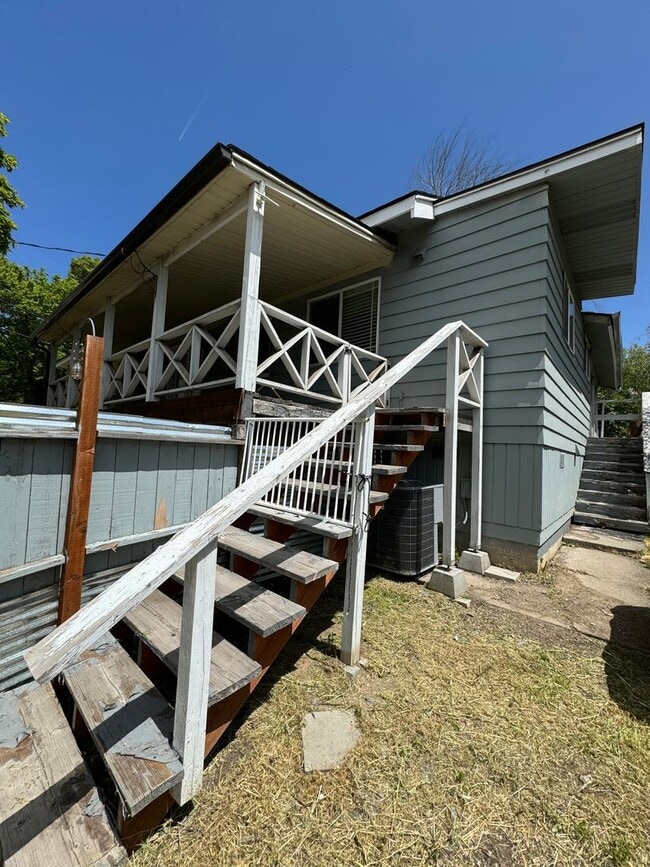 Building Photo - 3 bed 2.5 bath near Pacific Terrace
