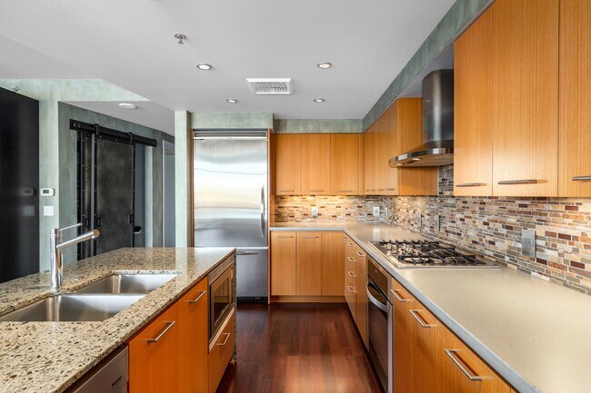 Building Photo - 1260 NW Naito Pky