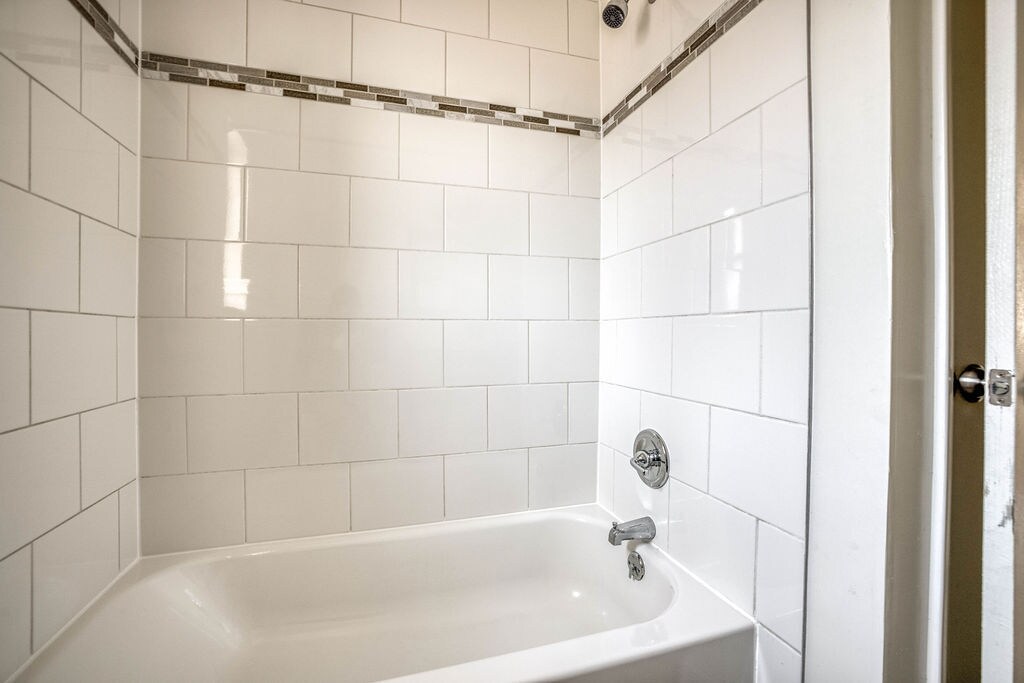 Building Photo - 4146 South Ave