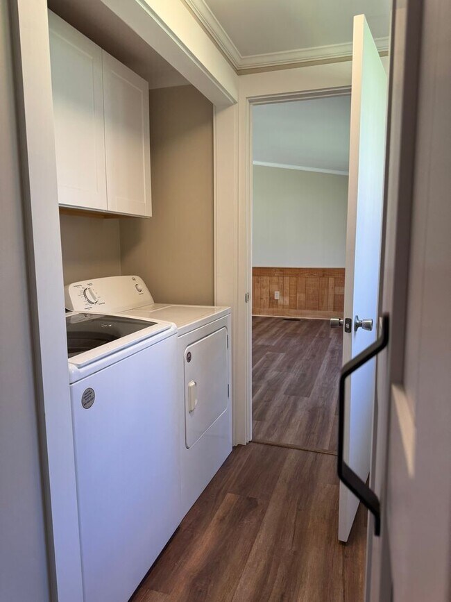 Building Photo - Fully Renovated Secluded 3 Bedroom Rancher!