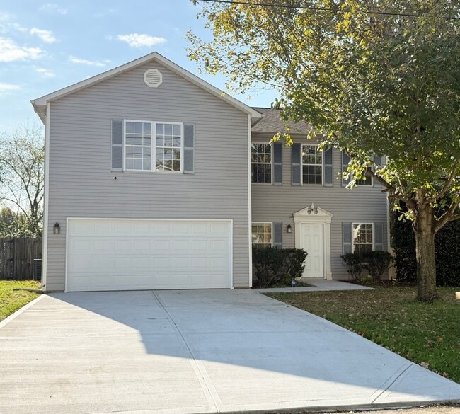 COMING SOON!!!! Updated 4 Bedroom 2.5 Bath house in convenient West Knoxville location - COMING SOON!!!!  Updated 4 Bedroom 2.5 Bath house in convenient West Knoxville location