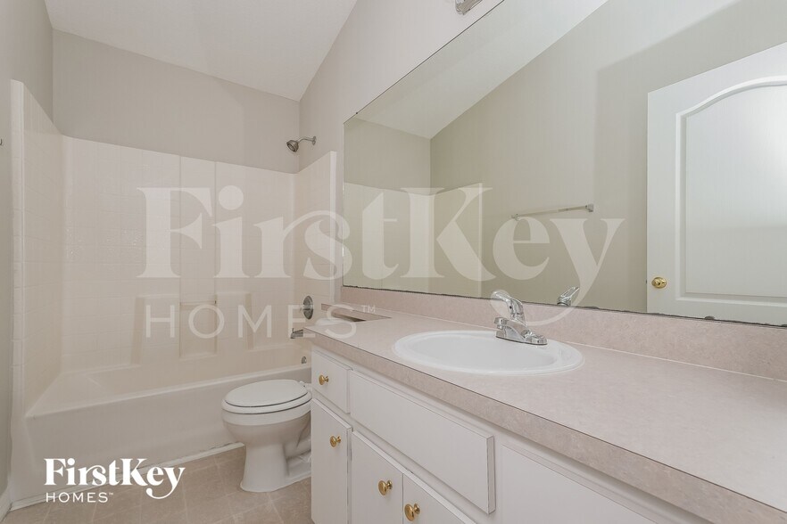 Building Photo - 1044 Lake Shore Ranch Dr