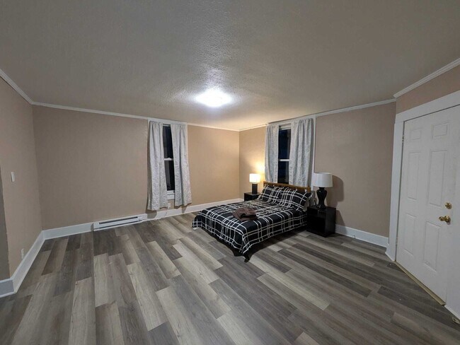 Building Photo - 205 S Walters St