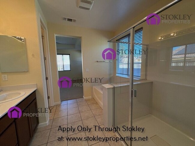 Building Photo - 2573 Tampico Dr