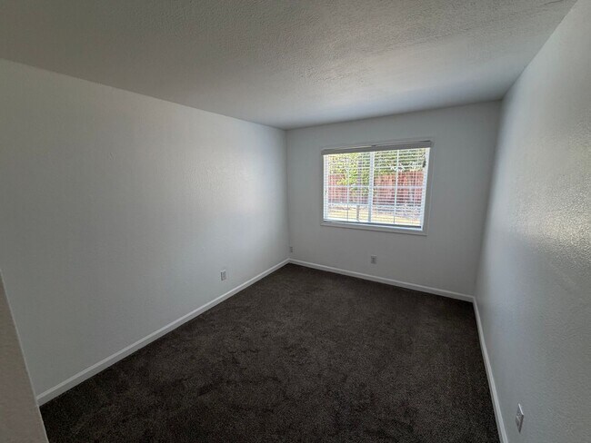 Building Photo - 8492 Hermitage Way