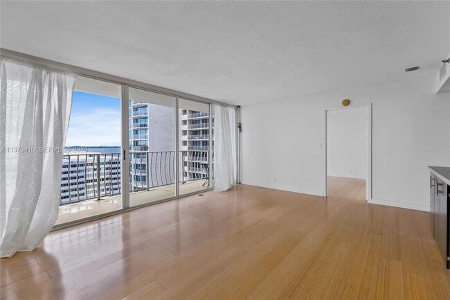 Building Photo - 7601 E Treasure Dr