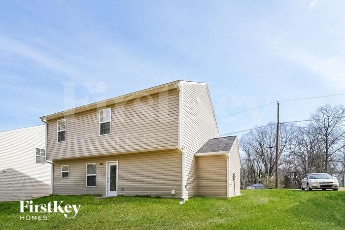 Building Photo - 813 Pine Cir Dr