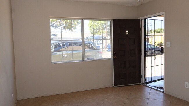 Building Photo - Single level duplex 2 br 1 ba in Chula Vista CA