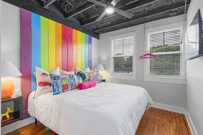 Building Photo - 156 Camellia St