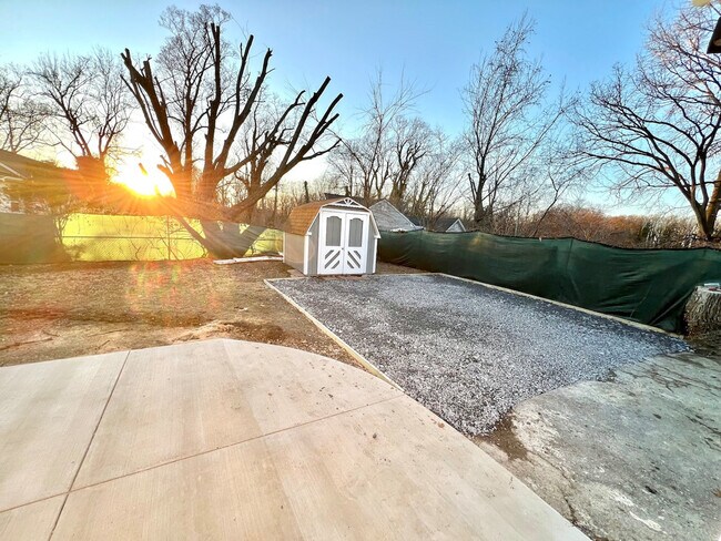 Building Photo - 907 Rollins Ave