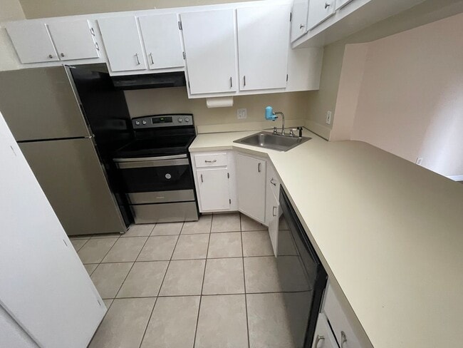 Building Photo - SANFORD: 2 Bed/2 Bath, 1st floor condo at ...