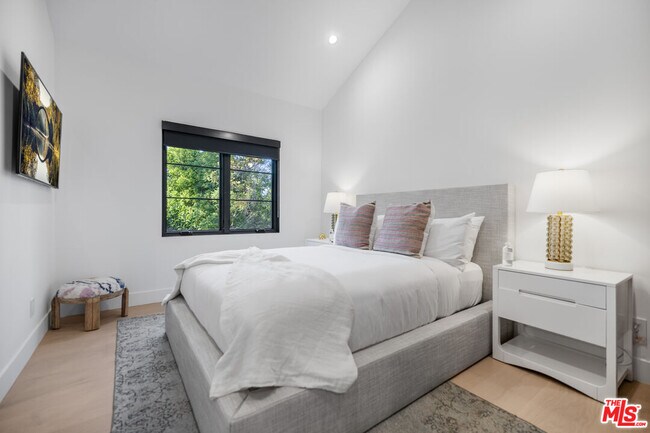 Building Photo - 4256 Camellia Ave