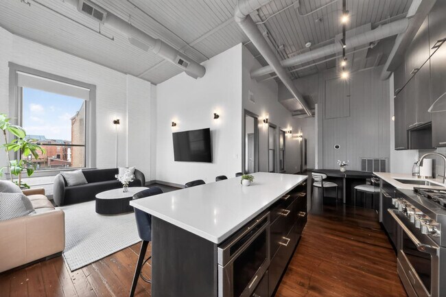 Building Photo - 21 E 15th St