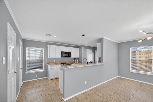 Building Photo - 6915 Woodridge Row Dr