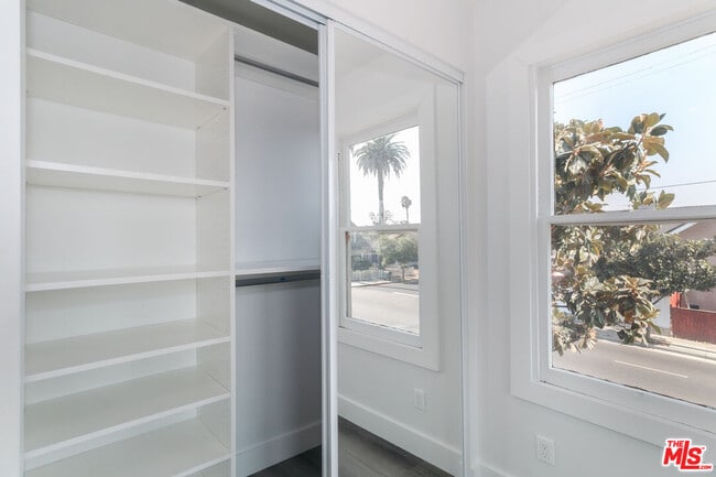 Building Photo - 2303 W 30th St